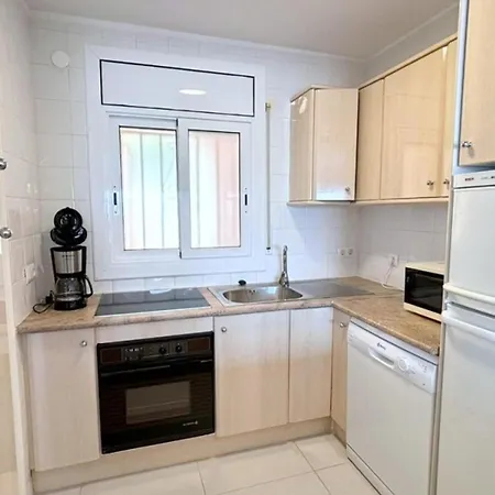Apartamento Hermoso En Con Terraza Y Garaje, A 600m De La Playa - Hisp-312-8 Roses